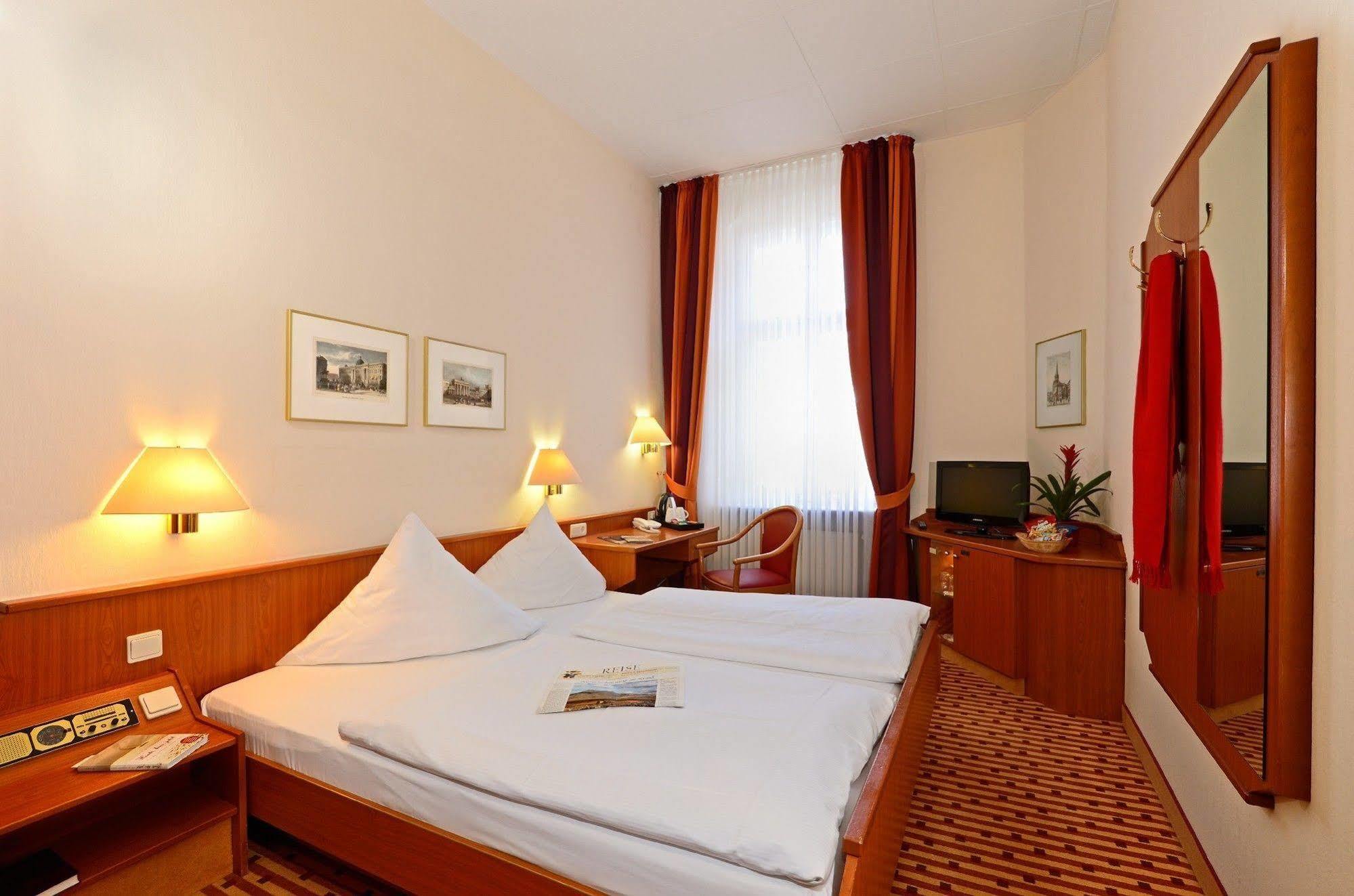Hotel Schoeneberg Berlim Exterior foto